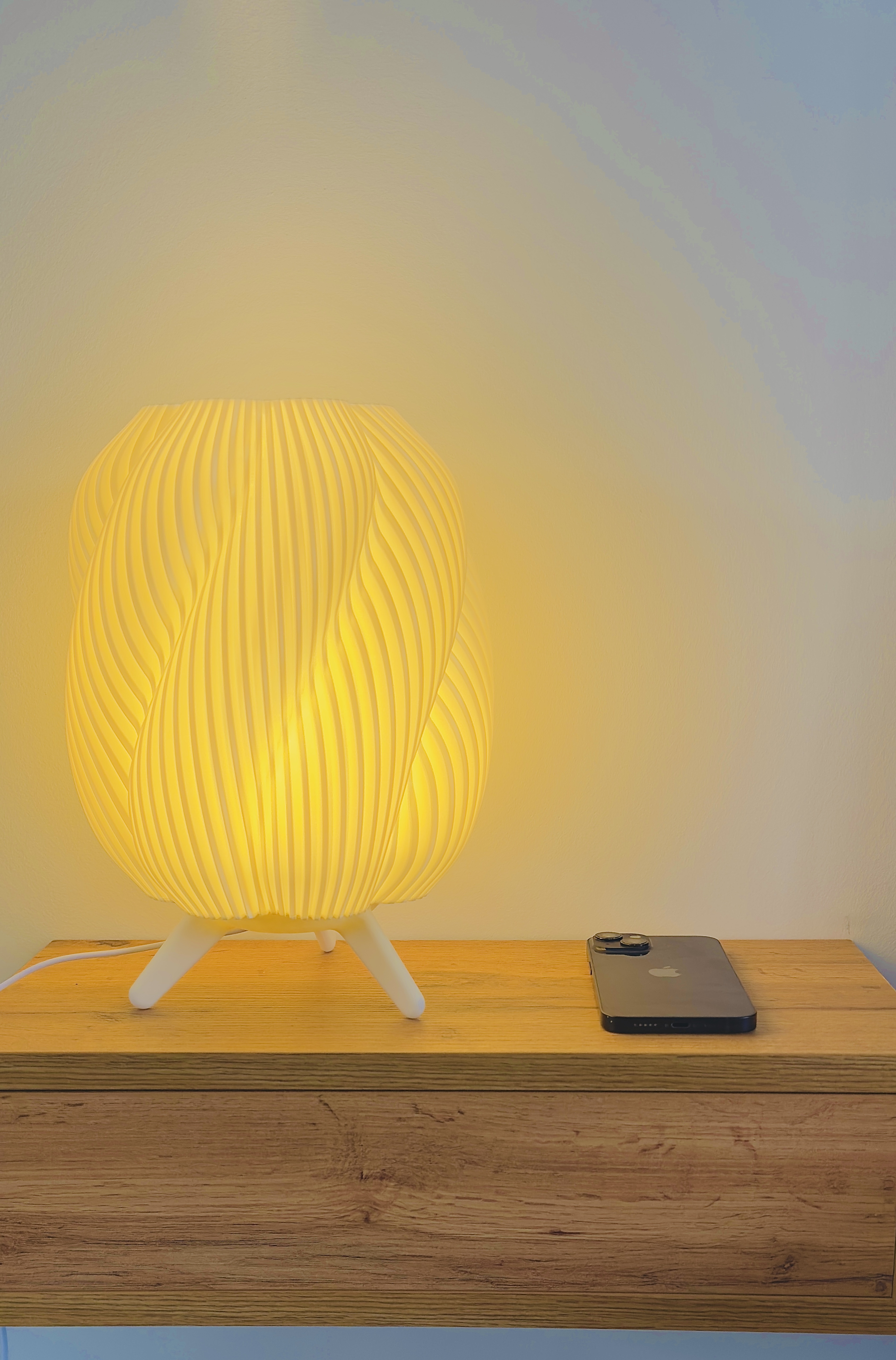 Lampe TWIRL allumée jaune